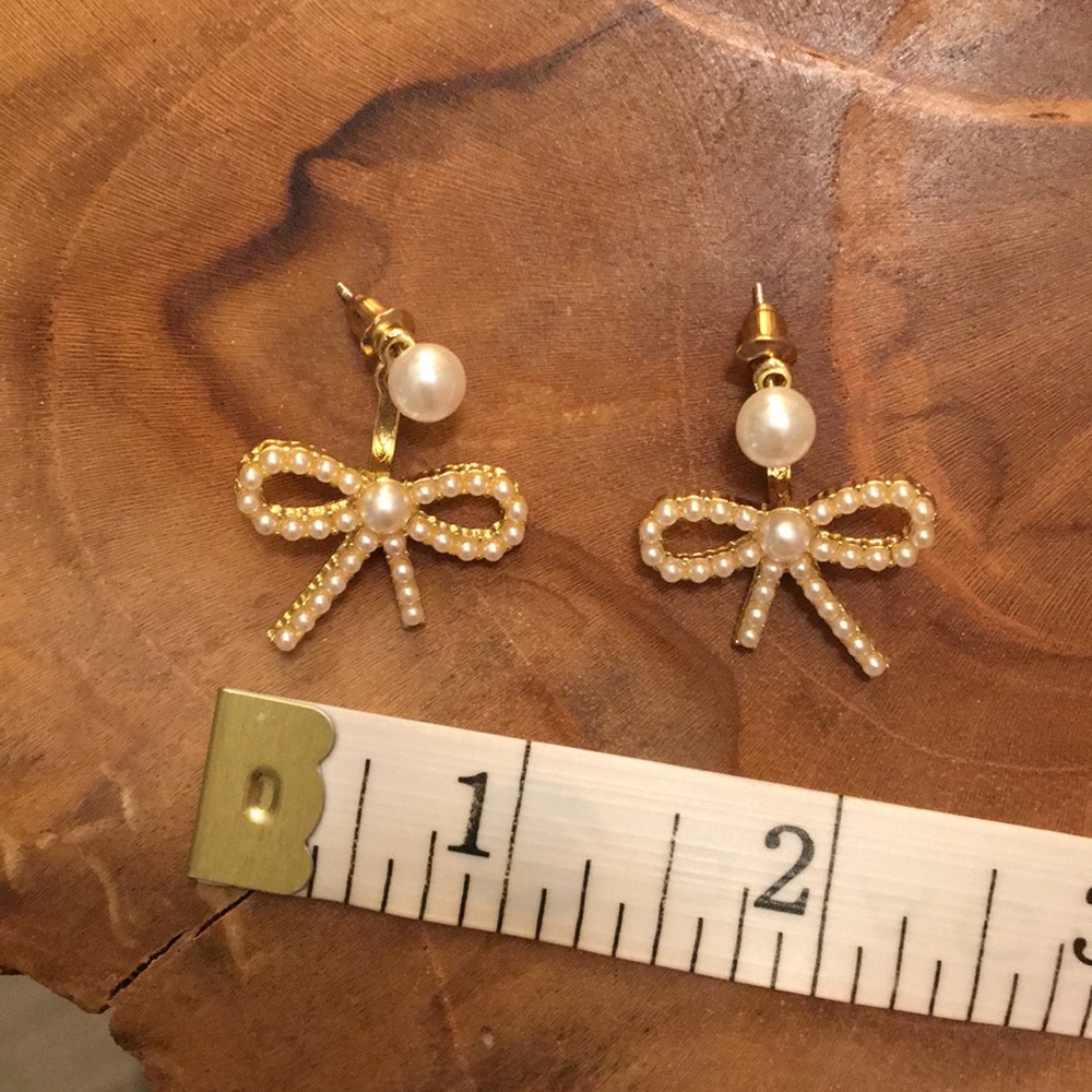 Adorable gold + pearl bow ear jacket earrings🎀 - Picture 2 of 4
